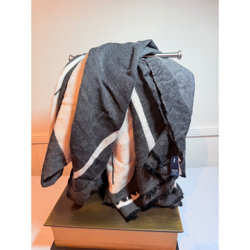 Gap Oversized Square Scarf Grey White Abstract Stripe Eyelash Fringe Shawl Wrap